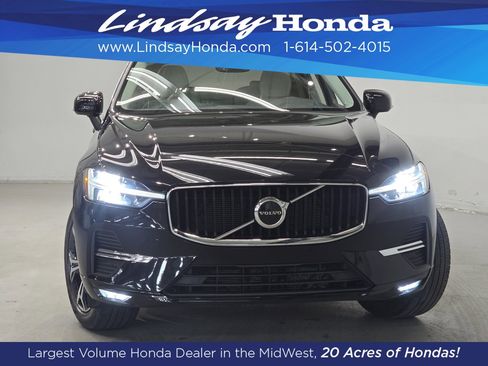 Used 2022 Volvo XC60 B5 Momentum w/ Climate Package image 2