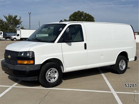 Used 2019 Chevrolet Express 2500 RWD image 1