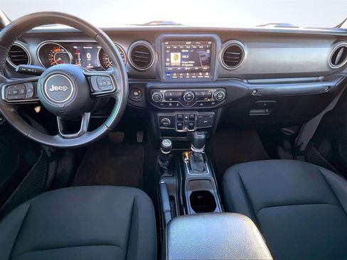 Used 2022 Jeep Gladiator Willys image 16