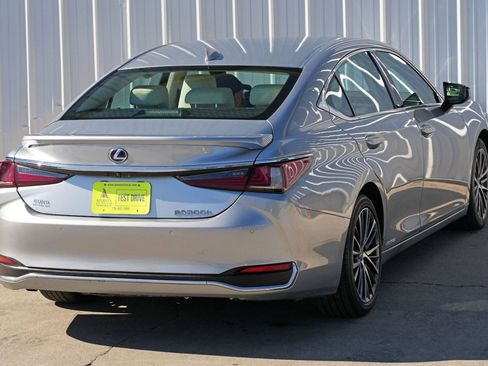 Used 2022 Lexus ES 300h w/ Premium Package image 53