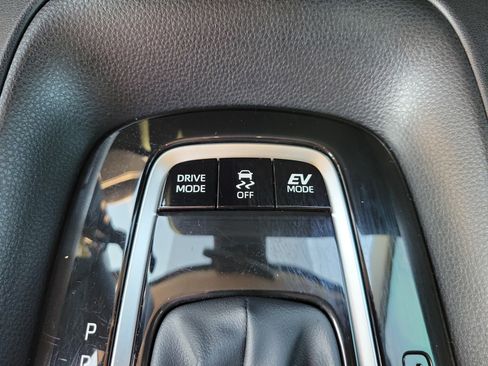 Used 2023 Toyota Corolla LE image 25