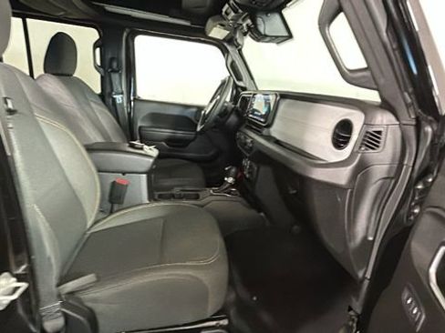 Used 2025 Jeep Wrangler Unlimited Sport AWD/4WD image 30