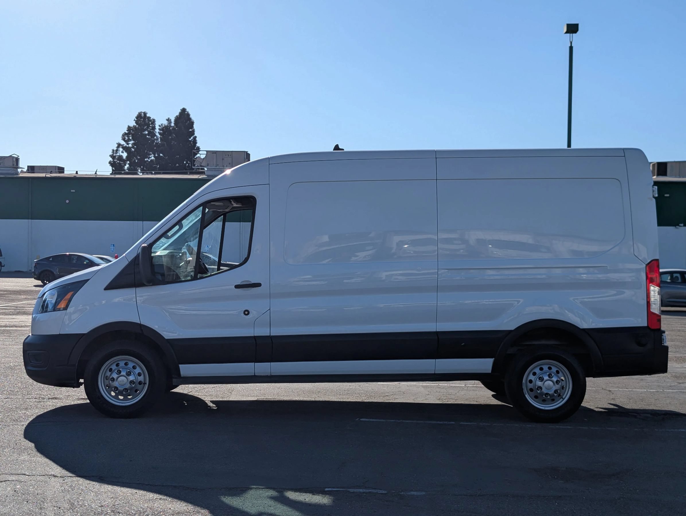 Used 2020 Ford Transit 350 Medium Roof RWD image 4