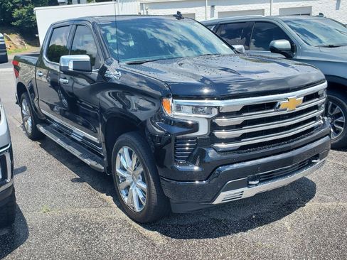 Used 2025 Chevrolet Silverado 1500 High Country AWD/4WD image 2