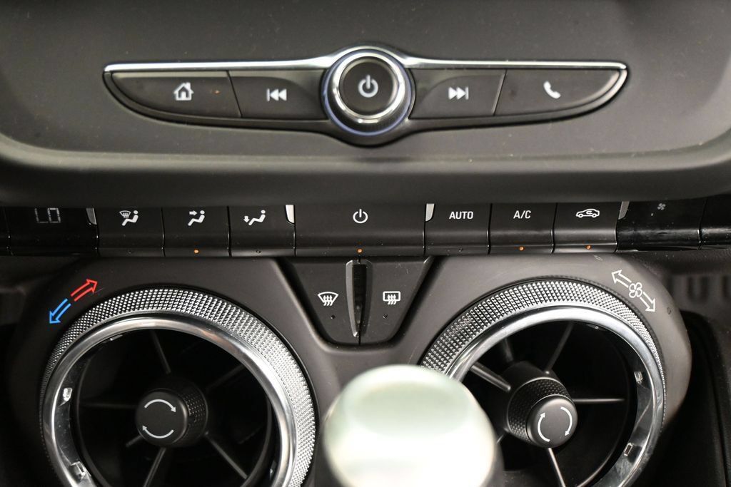Used 2022 Chevrolet Camaro LT RWD image 19