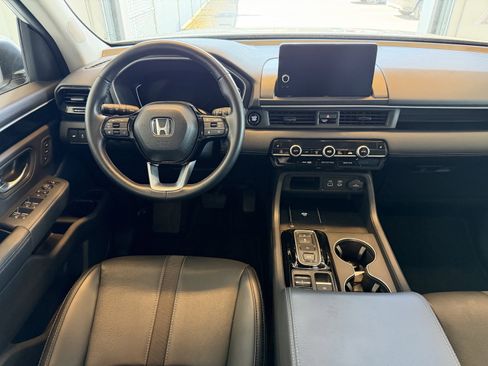 Used 2025 Honda Pilot EX-L image 11