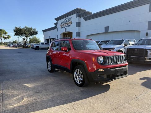 Used 2018 Jeep Renegade Latitude AWD/4WD image 41