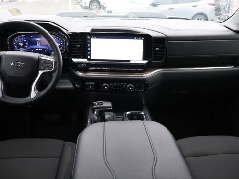 Used 2024 Chevrolet Silverado 1500 LT Trail Boss w/ Convenience Package II image 17