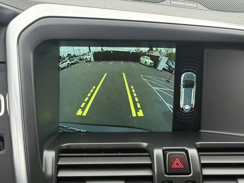 Used 2016 Volvo XC60 T5 Platinum w/ Climate Package image 11