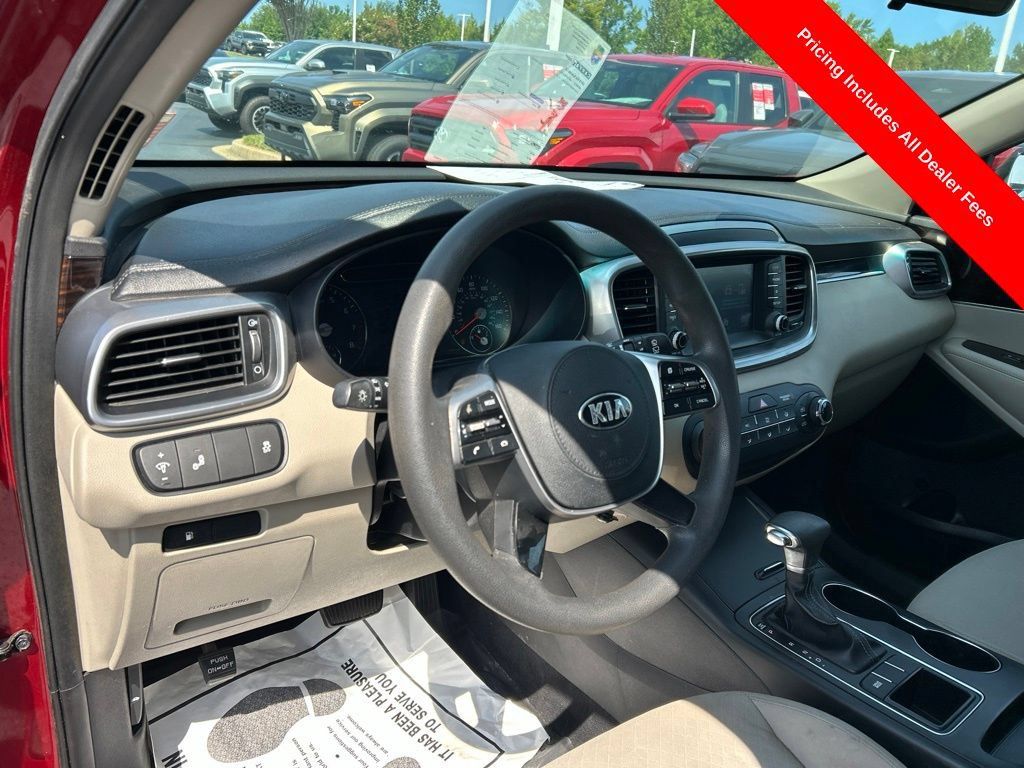 Used 2019 Kia Sorento FWD image 3
