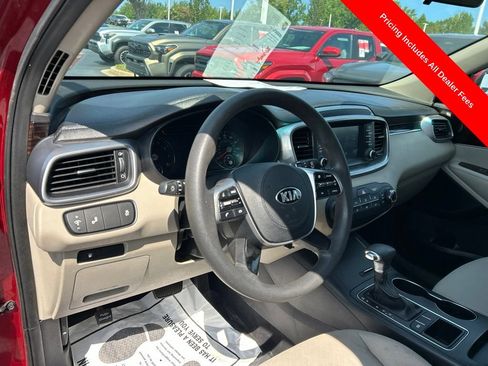Used 2019 Kia Sorento FWD image 3