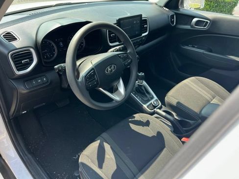 Used 2020 Hyundai Venue SEL FWD image 11