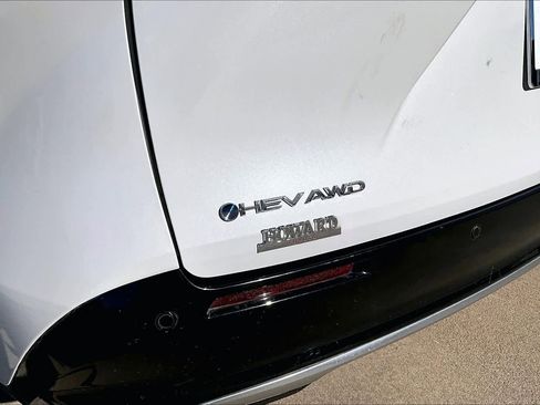 Used 2025 Toyota Sienna Platinum image 29