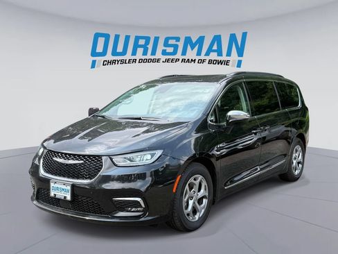 Used 2023 Chrysler Pacifica Limited FWD image 5