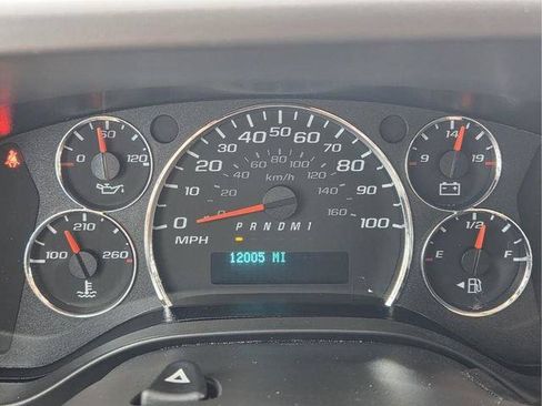 Used 2025 Chevrolet Express 2500 w/ Driver Convenience Package RWD image 32