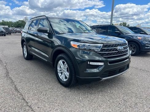 Certified 2023 Ford Explorer XLT w/ Equipment Group 202A AWD/4WD image 3