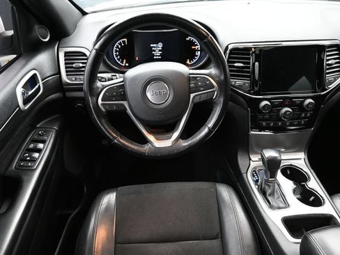 Used 2020 Jeep Grand Cherokee Altitude RWD image 3