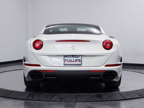 Used 2017 Ferrari California T RWD image 5