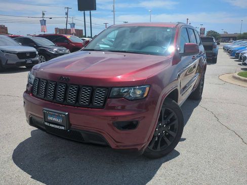 Used 2022 Jeep Grand Cherokee Laredo X RWD image 1