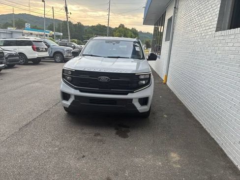 Used 2025 Ford Expedition Active RWD image 8