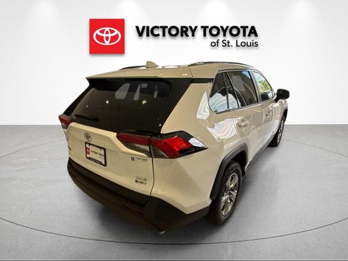 Used 2025 Toyota RAV4 XLE AWD/4WD image 3