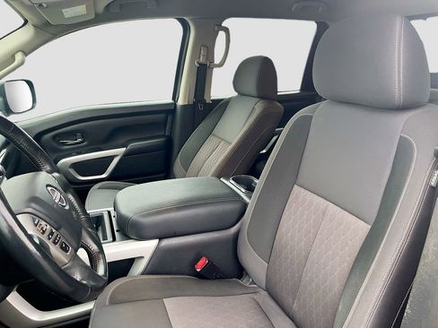 Used 2023 Nissan Titan SV w/ SV Convenience Package image 18
