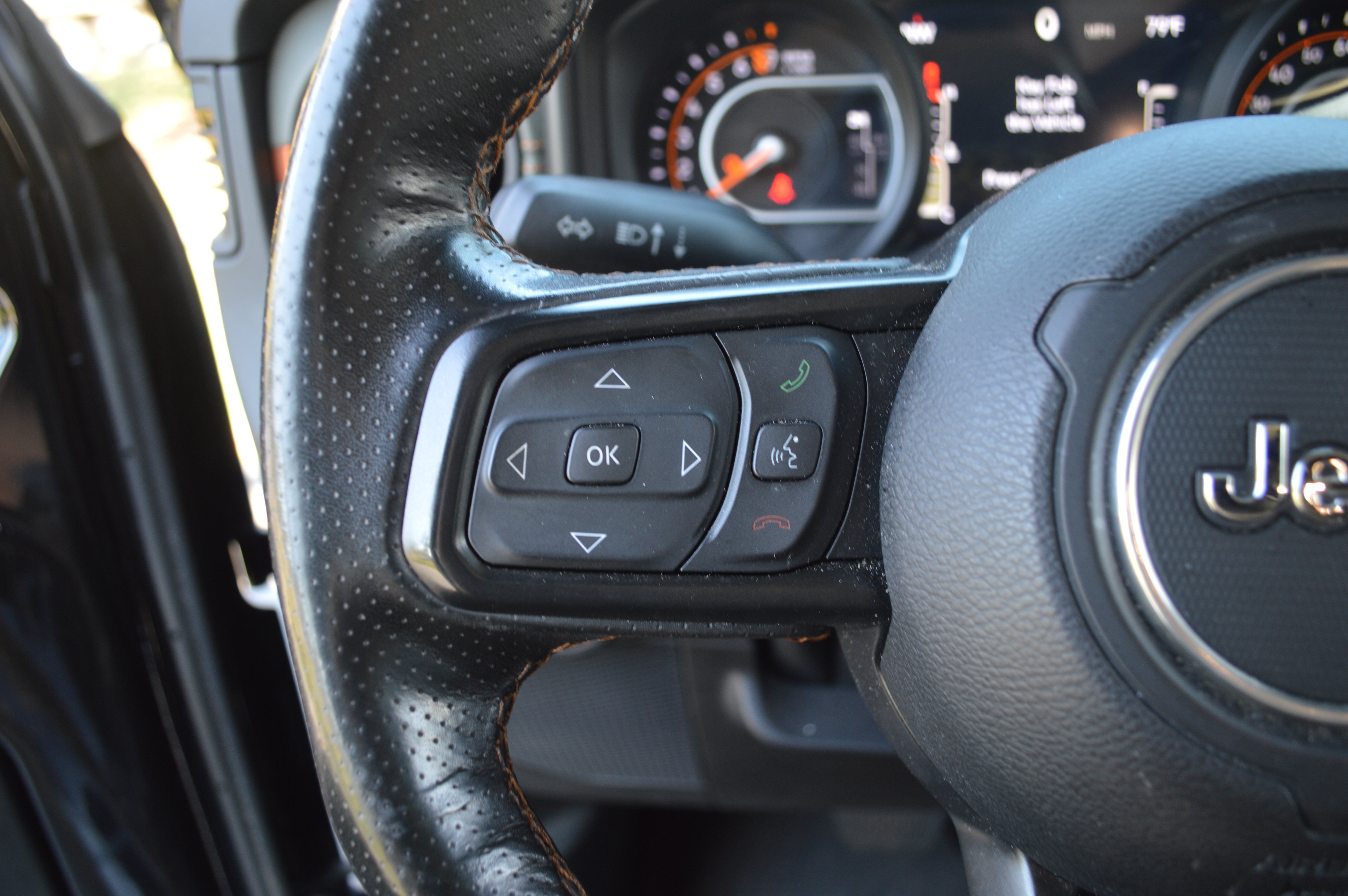 Used 2024 Jeep Gladiator Mojave AWD/4WD image 15
