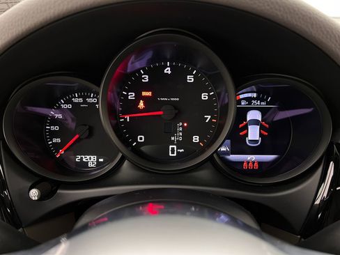 Used 2021 Porsche Macan image 18