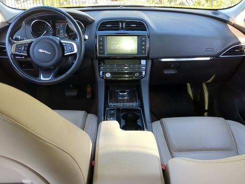 Used 2018 Jaguar F-PACE Prestige image 14