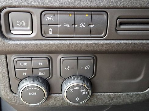 Used 2023 Chevrolet Suburban RST image 23