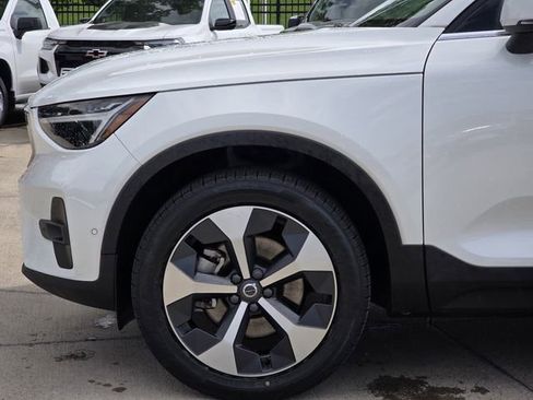 Used 2023 Volvo XC40 B5 Ultimate w/ Protection Package Premier AWD/4WD image 6