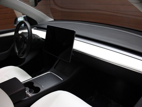 Used 2022 Tesla Model Y Performance image 32