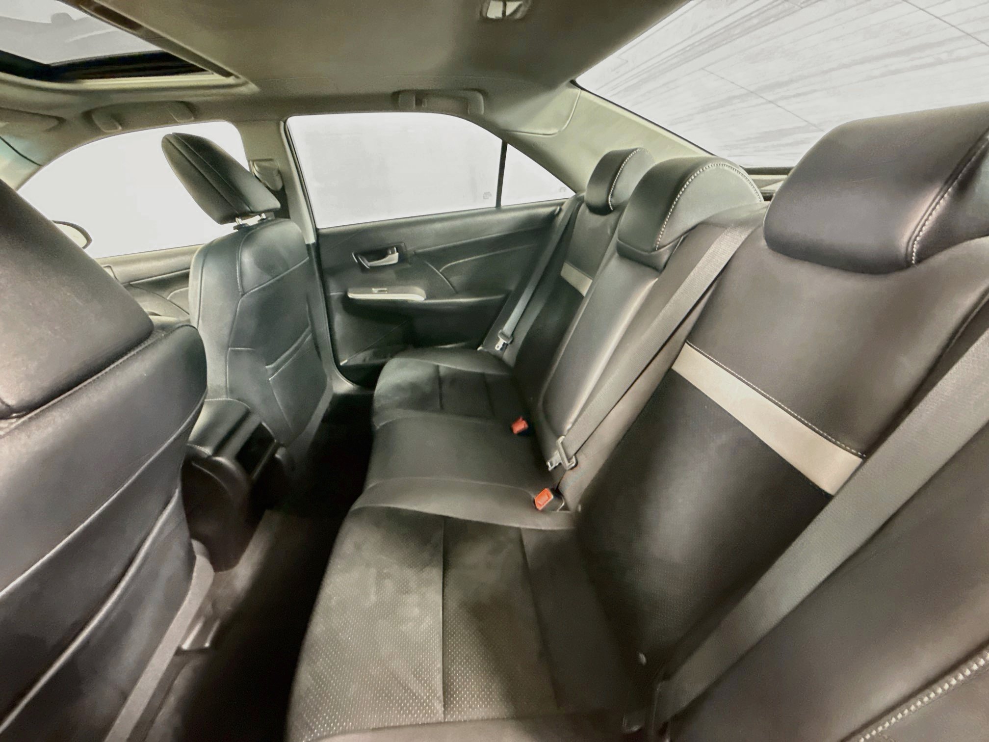 Used 2014 Toyota Camry SE w/ Leather Package FWD image 21
