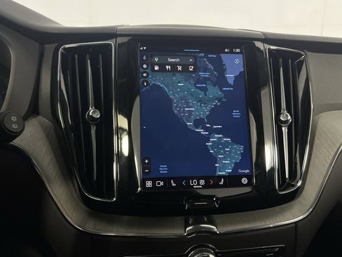 Used 2025 Volvo XC60 B5 Plus image 13