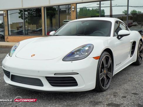 Used 2018 Porsche 718 Cayman RWD image 3