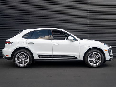 Certified 2026 Porsche Macan AWD/4WD image 27