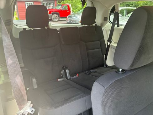 Used 2019 Dodge Grand Caravan SE FWD image 18