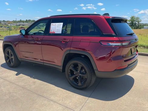 Used 2025 Jeep Grand Cherokee Limited w/ Black Appearance Package AWD/4WD image 7