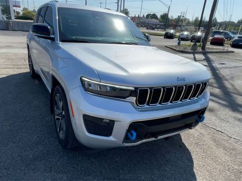 Used 2022 Jeep Grand Cherokee Overland w/ Advanced Protech Group III image 4