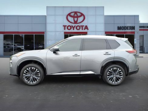 Used 2026 Nissan Rogue Platinum w/ Platinum Premium Package AWD/4WD image 2