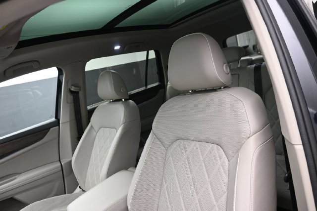 Used 2024 Volkswagen Atlas SEL Premium R-Line AWD/4WD image 11