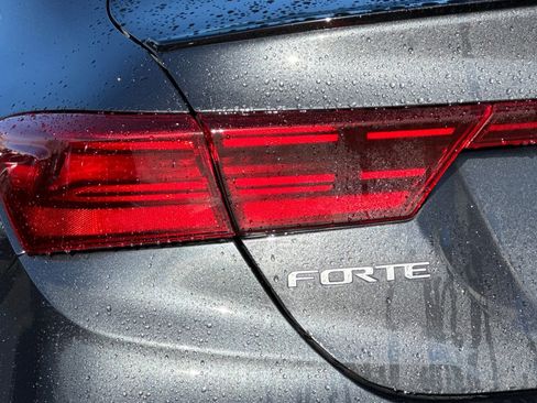 Used 2022 Kia Forte GT-Line w/ GT-Line Premium Package image 13