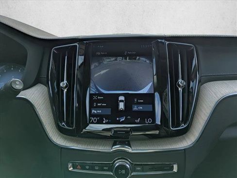 Used 2019 Volvo XC60 T5 Inscription image 13