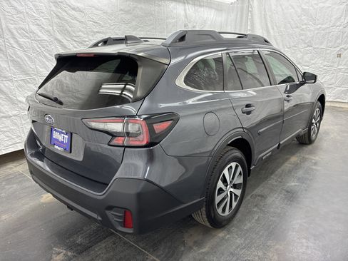 Used 2022 Subaru Outback Premium AWD/4WD image 3