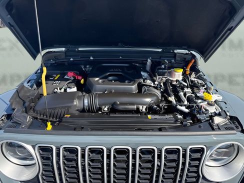 Used 2025 Jeep Wrangler Unlimited Sahara w/ Safety Group AWD/4WD image 22