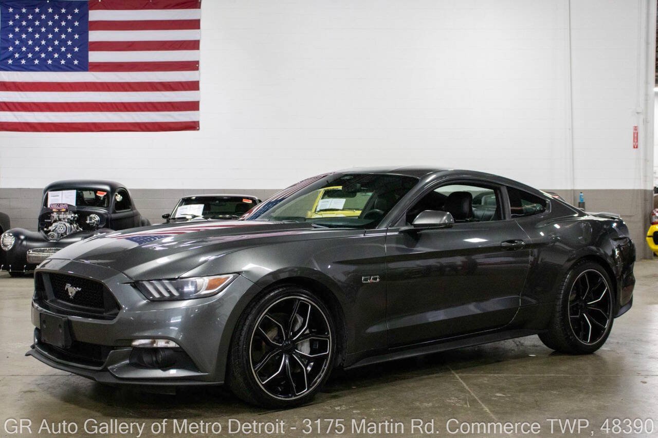 Used 2017 Ford Mustang GT Premium RWD image 1