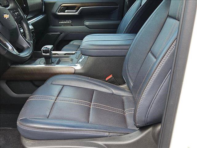 Used 2025 Chevrolet Silverado 1500 High Country w/ Technology Package AWD/4WD image 16