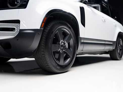 Used 2023 Land Rover Defender 130 SE image 79