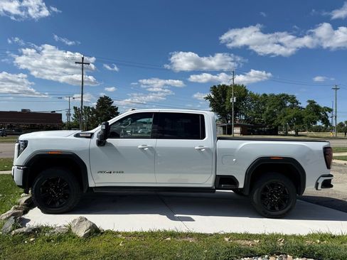 Used 2026 GMC Sierra 2500 AT4 w/ AT4 Premium Plus Package AWD/4WD image 2