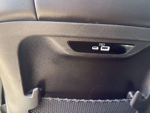 Used 2023 Chrysler Pacifica Touring-L FWD image 16